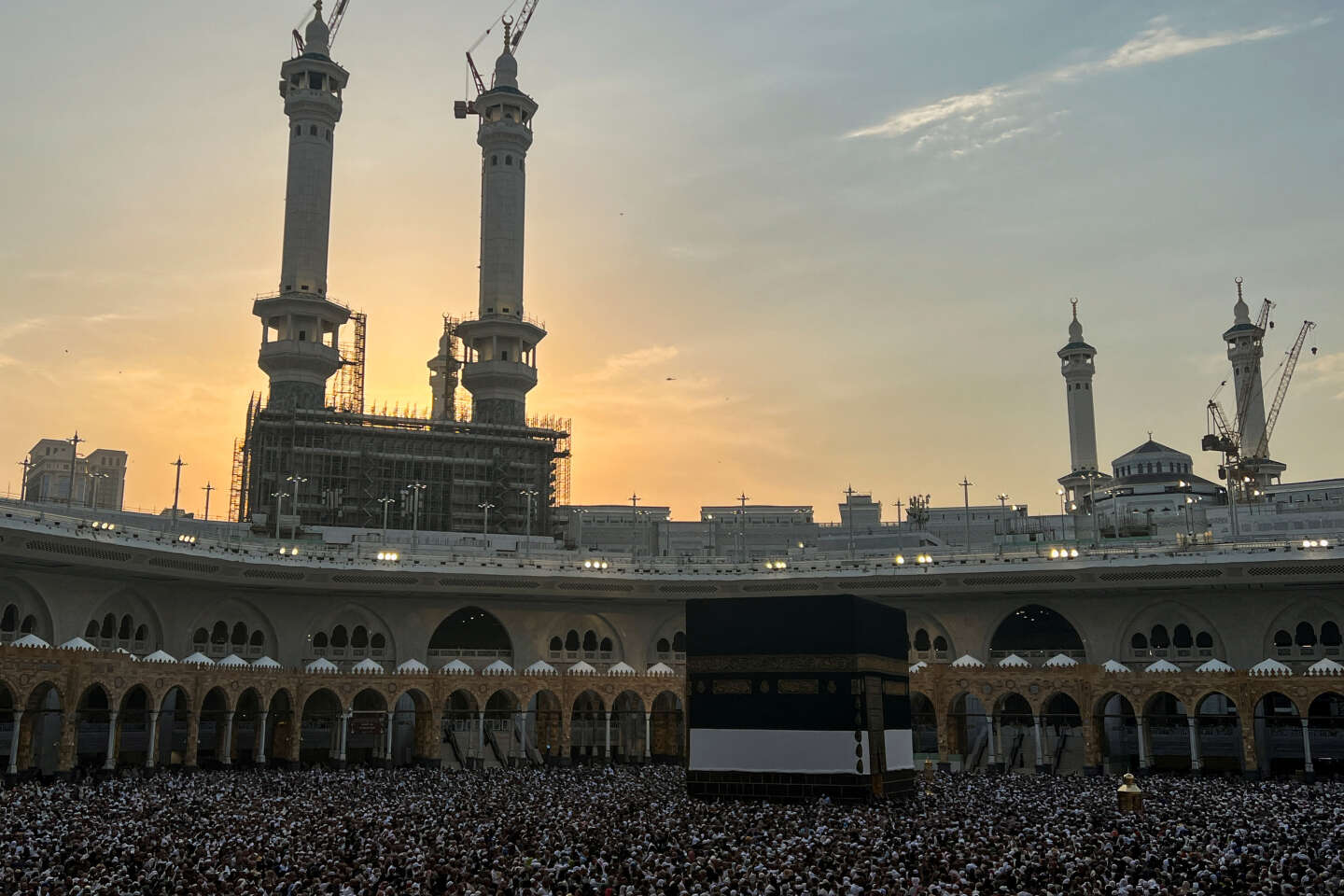 Le bilan des décès liés à la chaleur lors du pèlerinage du Hajj en Arabie saoudite dépasse les 900